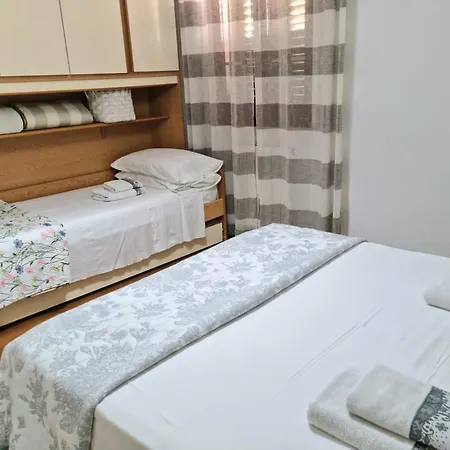 Lejlighed Of Fame - Gallery With Fully Equipped Kitchen, Separate Entrance, Free Parking